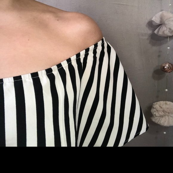 Amuse cropped off shoulder black beige stripe top - Picture 3 of 4